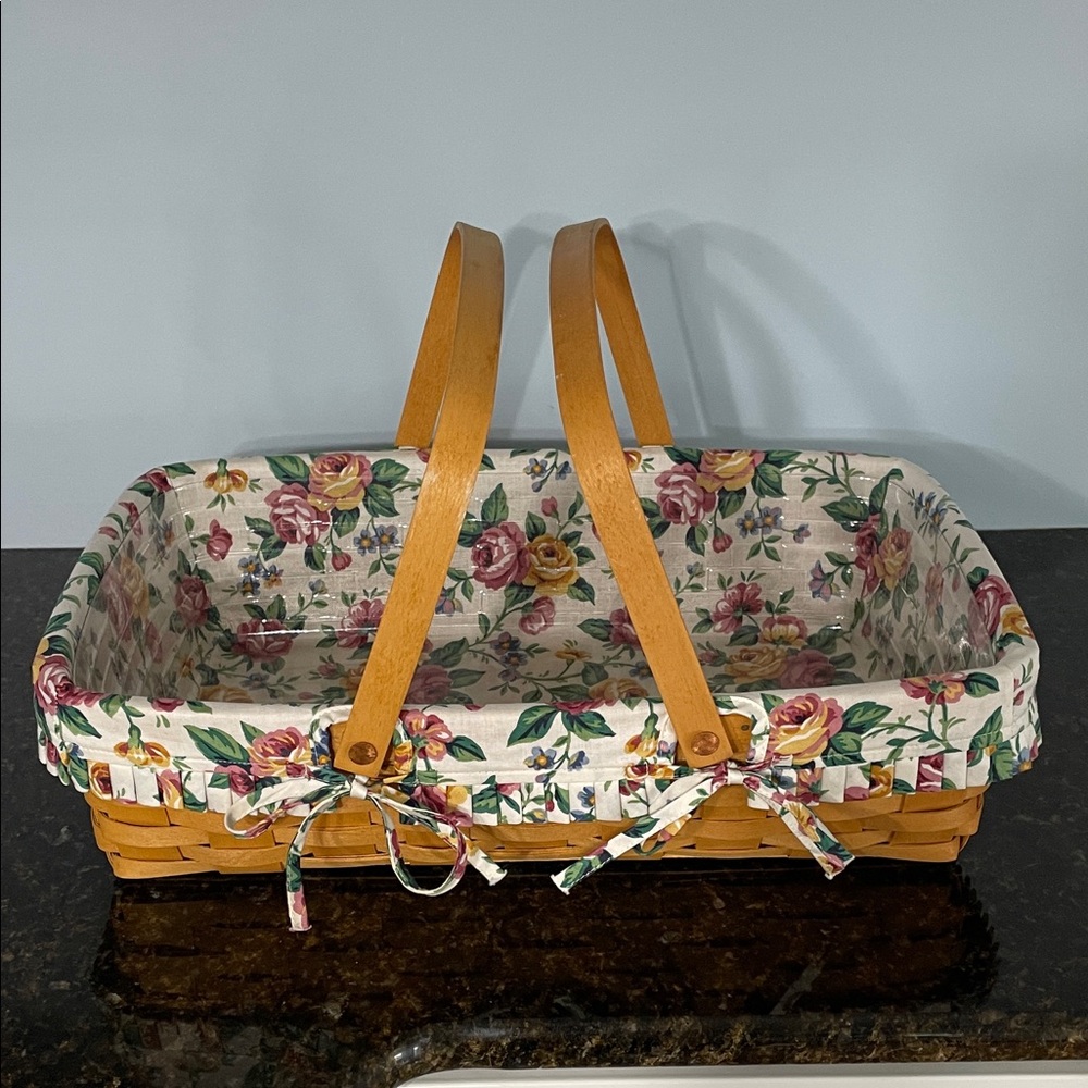 Longaberger 1999 Medium Gathering Basket with Dual Wooden Handles